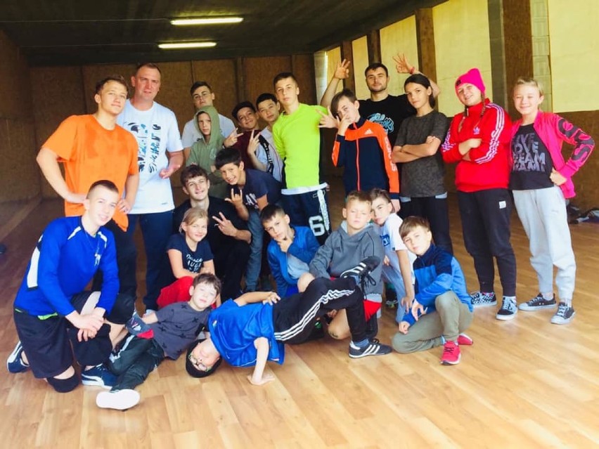 Uczestnicy grupy Body and Soul z Konińskiego Domu Kultury wrócili z letniego obozu Breaking Camp w Poroninie .