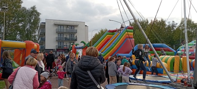 25 września przy Centrum Kultury w Jędrzejowie odbyło się Pożegnanie Lata 2022. Pogoda sprzyjała dobrej zabawie i wielu mieszkańców zjawiło się na imprezie. Więcej na kolejnych zdjęciach.