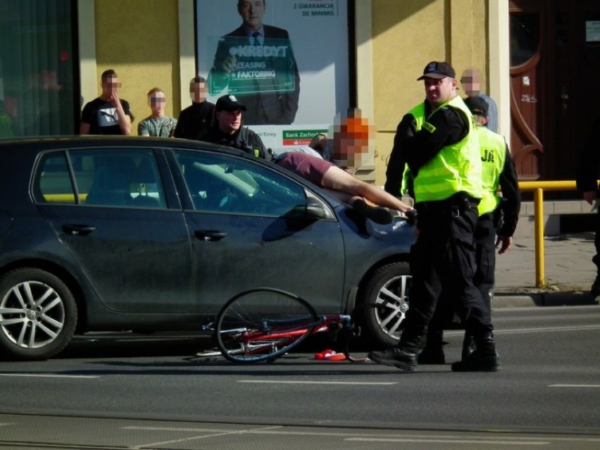 Wypadek na Matejki w Poznaniu: Rowerzystka w szpitalu