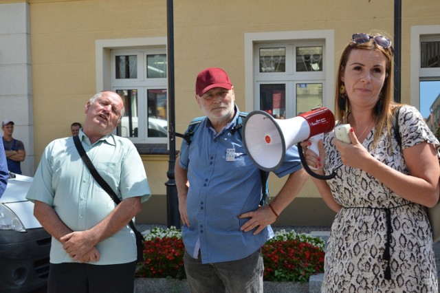 - Nie dajmy się oszukać- apelowała Paulina Olszewska z Mirostowic Dolnych.-Czym gminne ścieki różnią się od miejskich?