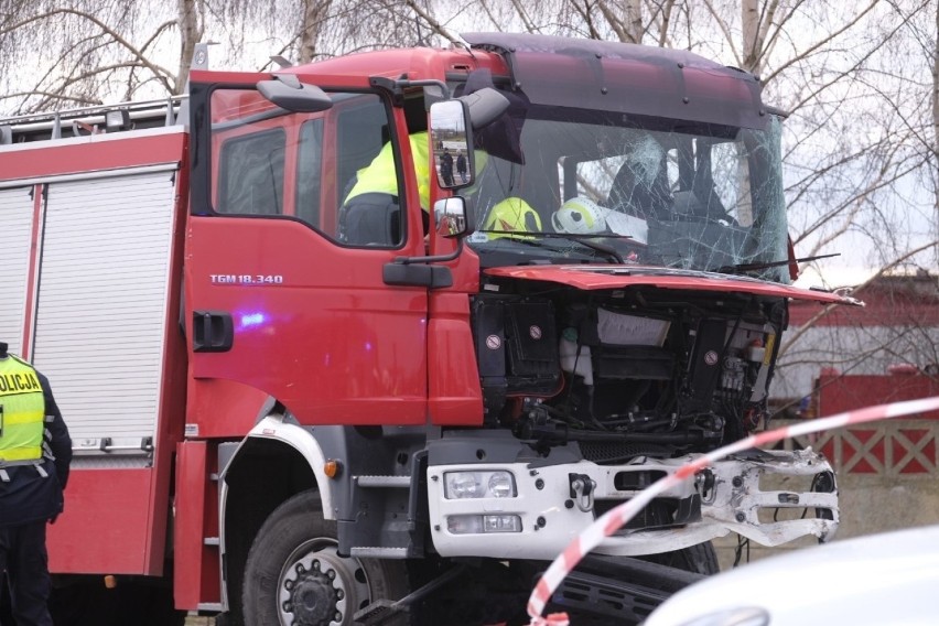 W tragicznym wypadku w Czernikowie zginęło dwoje strażaków z...