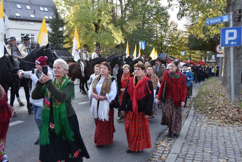 Zakopane. Banderia konna, górnicza orkiestra dęta i setki wiernych. Tak wyglądała doroczna pielgrzymka maryjna