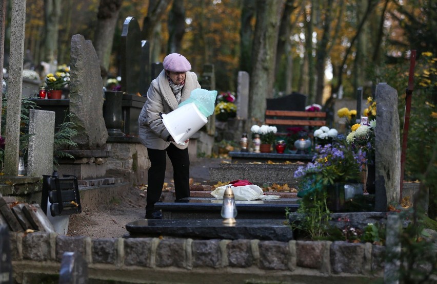 Kwesty na rzecz hospicjów na trójmiejskich cmentarzach [ZDJĘCIA]