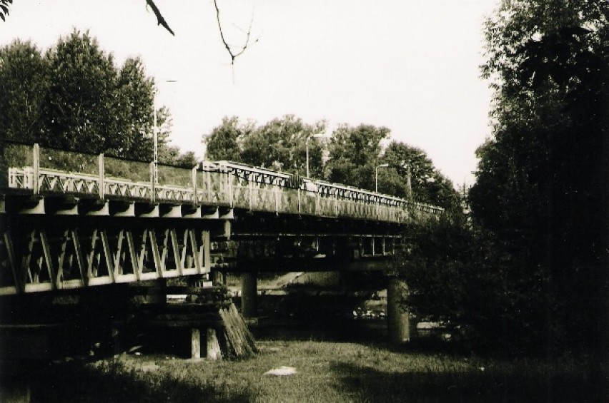 Jak powstawał most na Brzustówce w Tomaszowie Maz. Jego budowa trwała 7 lat [STARE ZDJĘCIA]