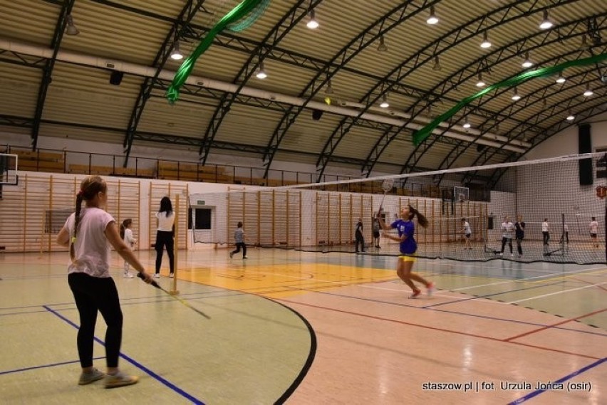 Mikołajkowy Turniej Badmintona w Staszowie. Świetna zabawa i pasjonujące rozgrywki (ZDJĘCIA)