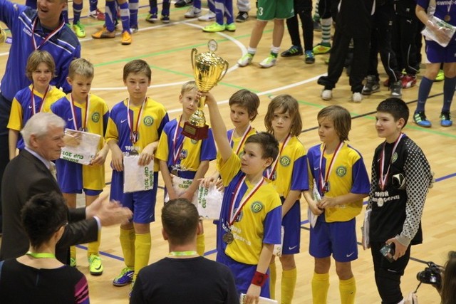 Akademia Piłkarska "Młoda Elana" to także klasy sportowe pozwalające łączyć naukę z grą w piłkę.