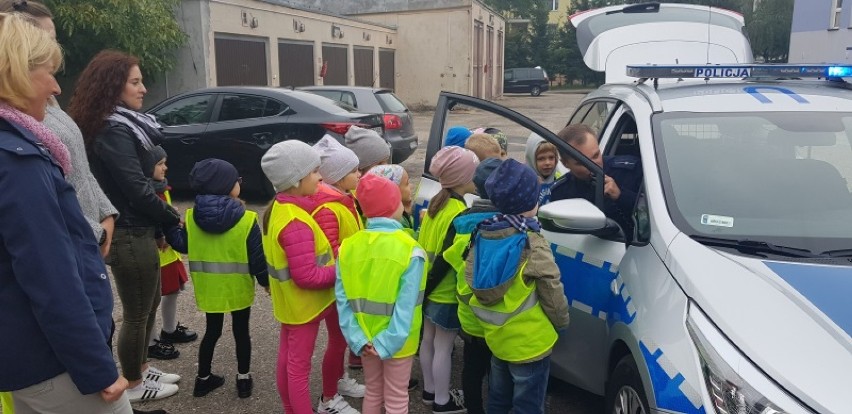Policja w Chodzieży odwiedza przedszkola i uczy dzieci, jak być bezpiecznym (ZDJĘCIA)