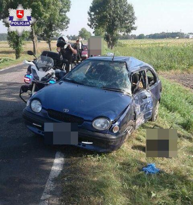 Sobota - Majdan (Włodawa)

Wstępne ustalenia wskazują, że kierująca toyotą, 42-latka z Chełma, podczas wykonywania manewru wyprzedzania straciła panowanie nad pojazdem. W efekcie wjechała do pobliskiego rowu i uderzyła w drzewo.