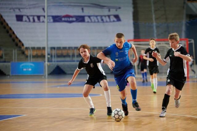 Stali Niewiadów i ŁKS Łódź z pucharami. Turnieje rozegrano w Atlas Arenie