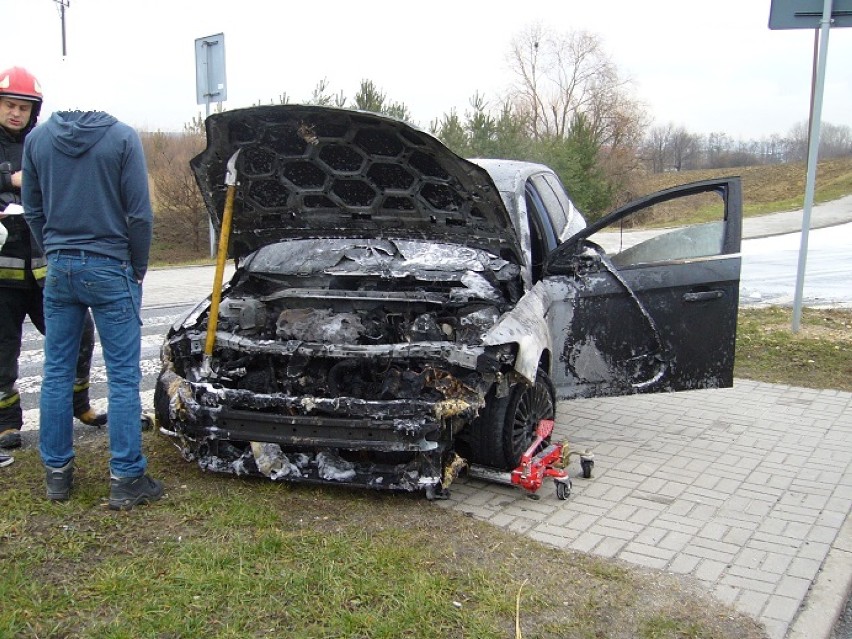 Pożar forda mondeo w Żorach: Ogień na al. Armii Krajowej