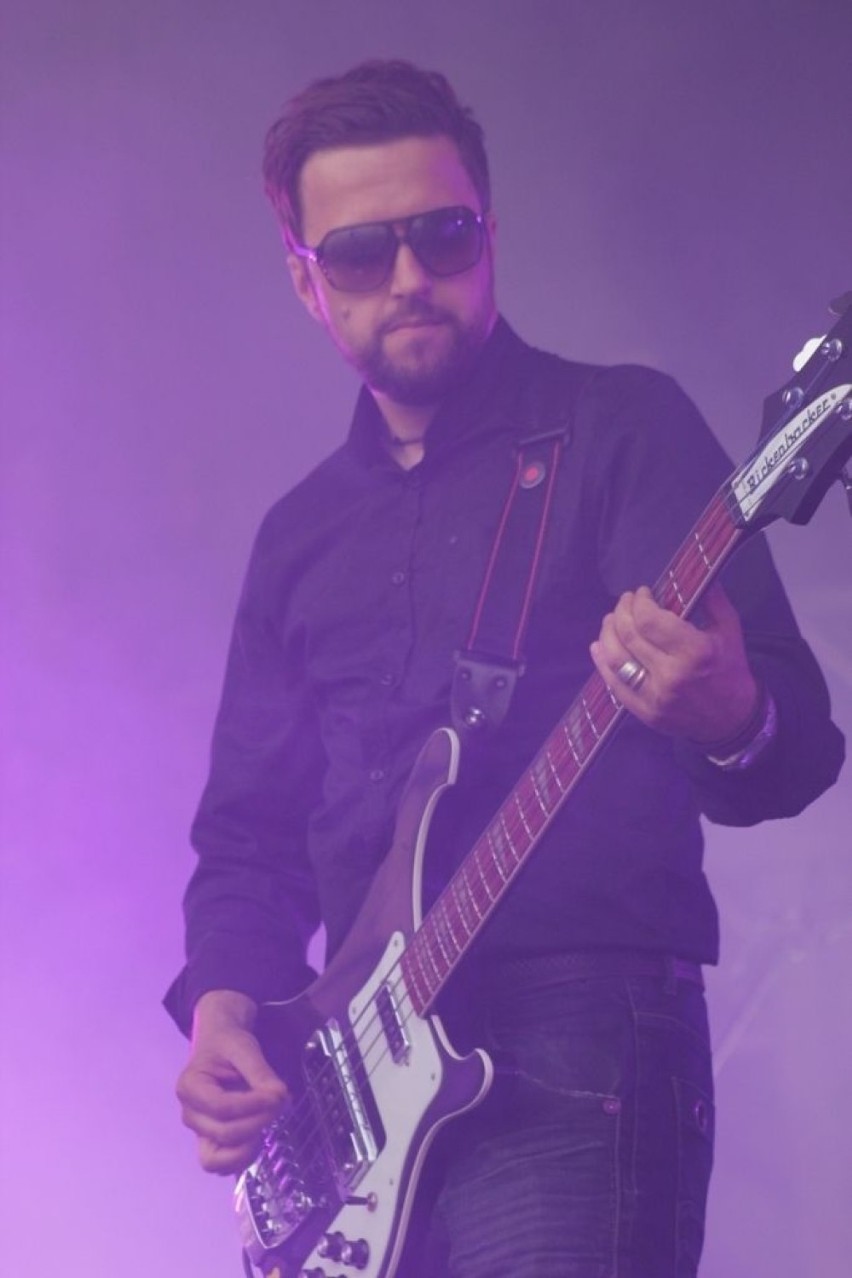 Jacek Kuderski - basista, wokalista, obok Przemysława...
