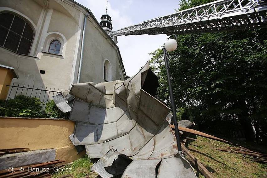 Wichura pozrywała dachy i połamała drzewa w Międzylesiu