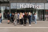 Galeria Victoria Wałbrzych: Zakupowe szaleństwo na otwarciu HalfPrice! Łowcy okazji na polowaniu - zobaczcie zdjęcia