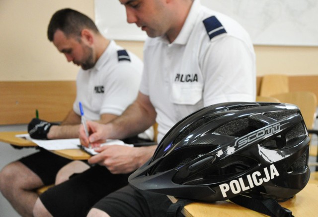 Sami policjanci podkreślają zalety wykorzystania rowerów w codziennej służbie.