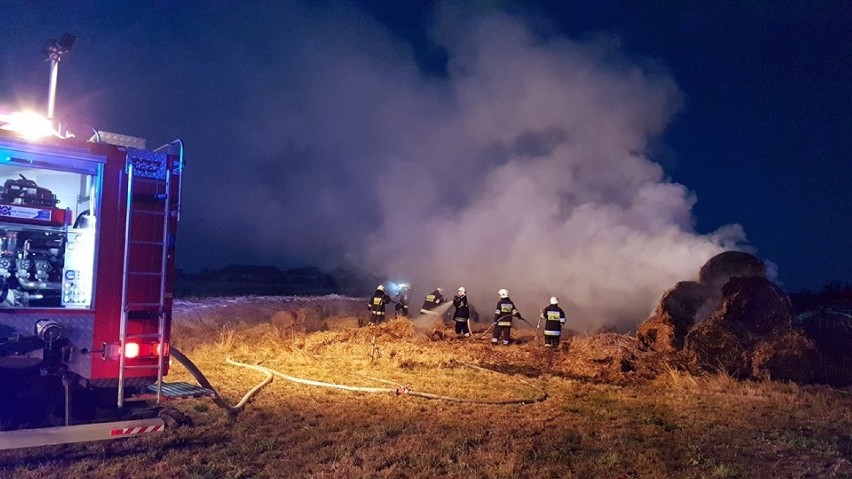 Pożar słomy w Gazomi Nowej w gminie Moszczenica gasili...