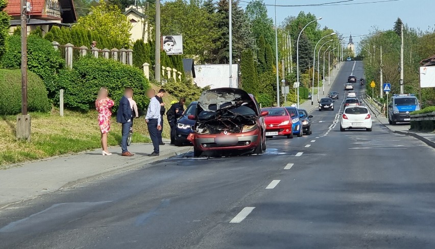 Na ul. Węgierskiej w Przemyślu spaliło się renault scenic [ZDJĘCIA]