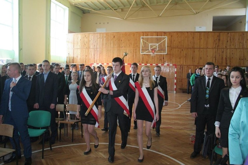 Pożegnanie maturzystów w ZSP nr 2 w Łowiczu (Zdjęcia)