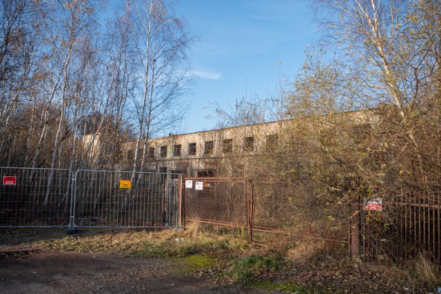 Cegielnia przy Korczaka zaprzestała działalności w 2003 r., od wtedy popada w ruinę