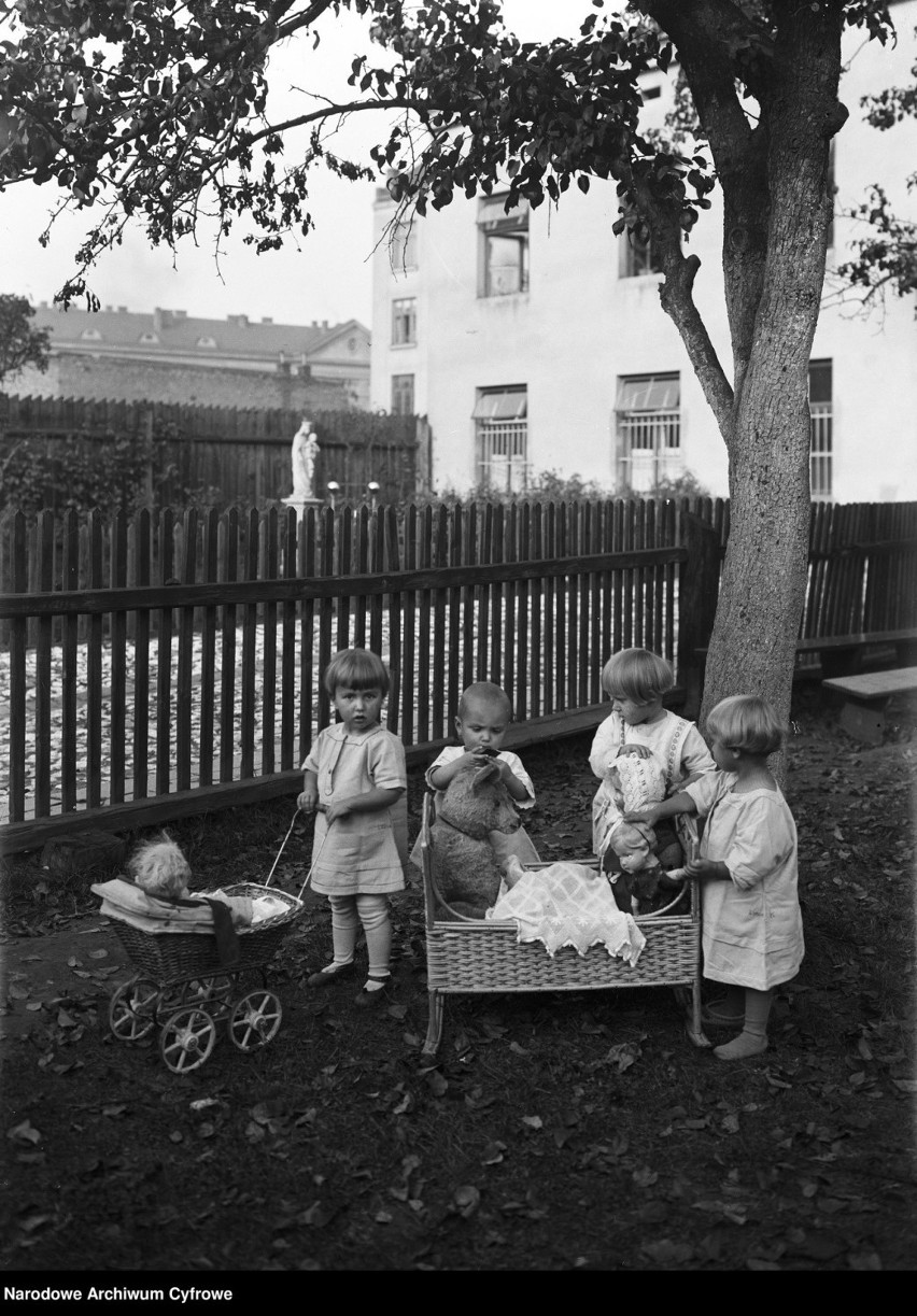 Zabawki, którymi bawiły się dzieci niemal 100 lat temu. Jak...