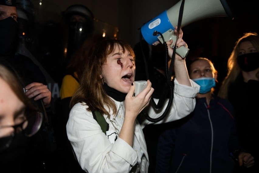 W piątek w Poznaniu kilka tysięcy osób wyszło na ulice, by...