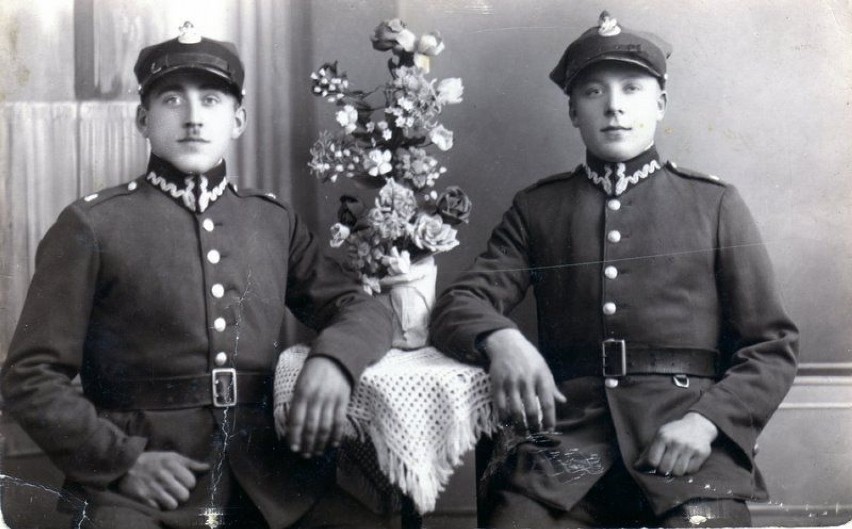 Tata (z prawej) w wojsku - rok 1932.