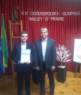 Jakub z II LO w Inowrocławiu laureatem olimpiady wiedzy o prawie 