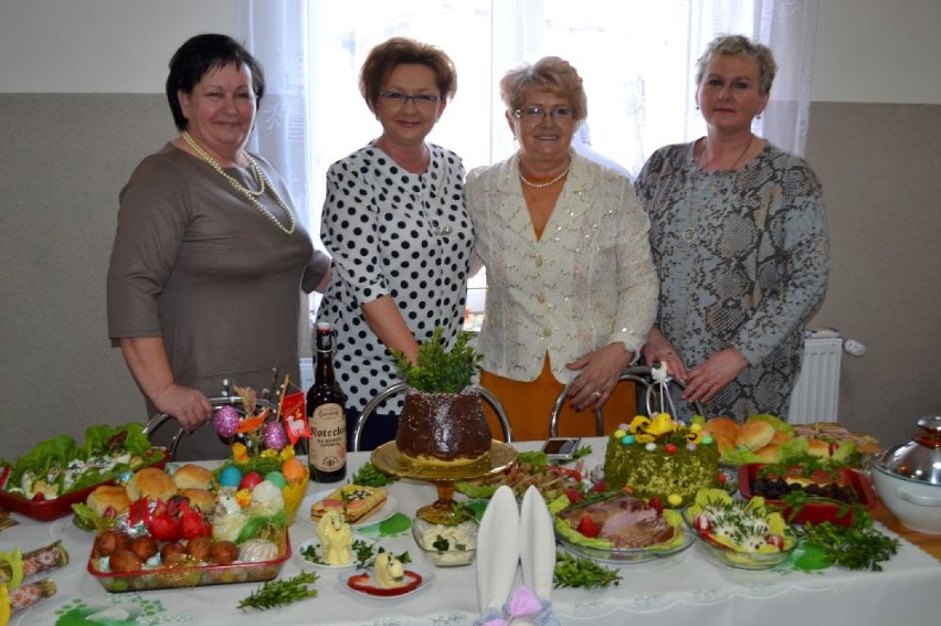 Śniadanie Wielkanocne w Falmierowie. Stoły uginały się od świątecznych przysmaków [ZDJĘCIA]