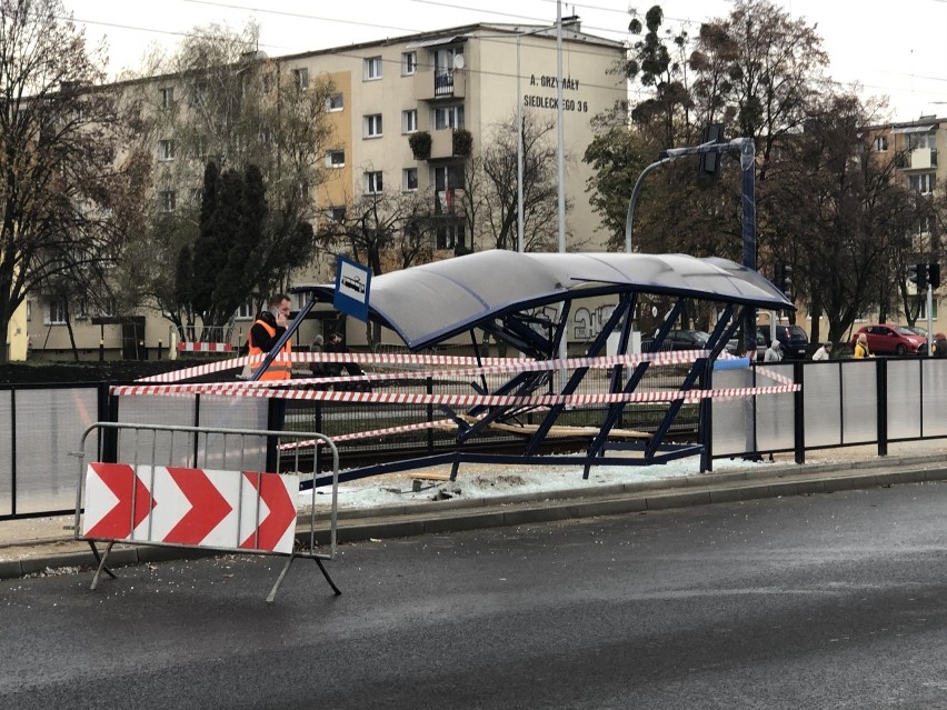 Co w nocy stało się z wiatą na Wojska Polskiego, oficjalnie...