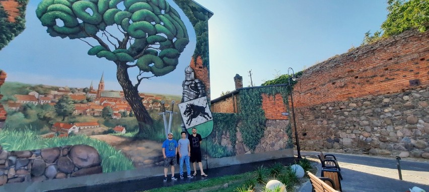 W Debrznie powstał nietypowy mural według projektu wybitnego grafika Igora Morskiego