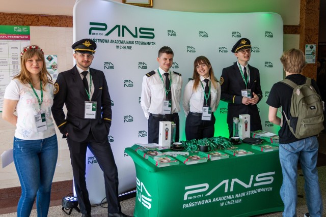 Jak zawsze dużym zainteresowaniem cieszyła się prezentacja zawodu mechanika lotniczego i dyspozytora lotniczego w chełmskiej PANS.