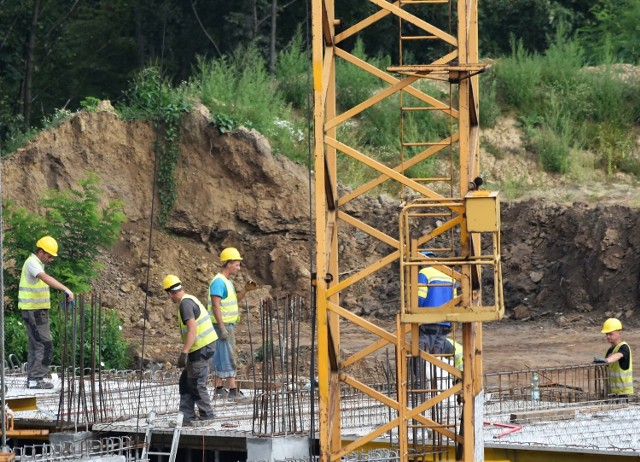 Jastrzębie-Zdrój: Trwa budowa bloku przy ulicy Witczaka