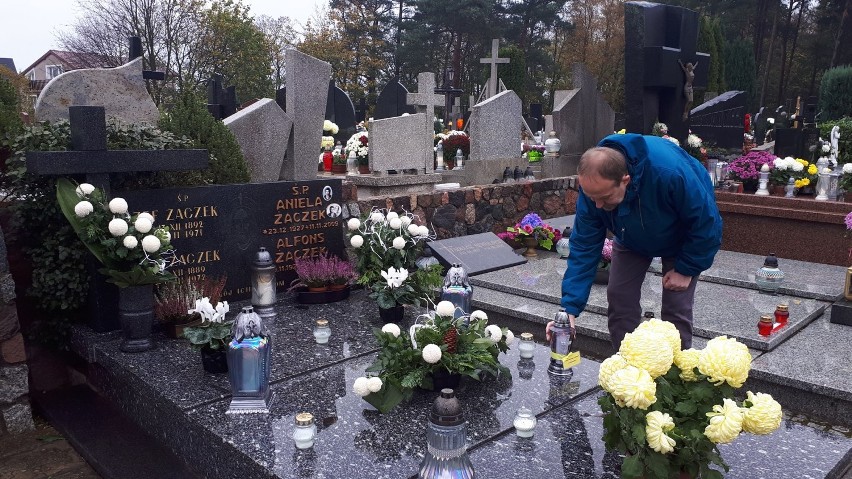 Dzień Zaduszny we Władysławowie (2019). Członkowie Zrzeszenia Kaszubsko-Pomorskiego Władysławowo odwiedzili groby swoich byłych c | ZDJĘCIA