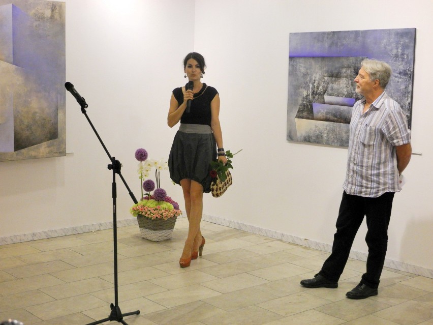 Karolina Jaklewicz prezentuje swoje prace w Galerii Sztuki w Legnicy