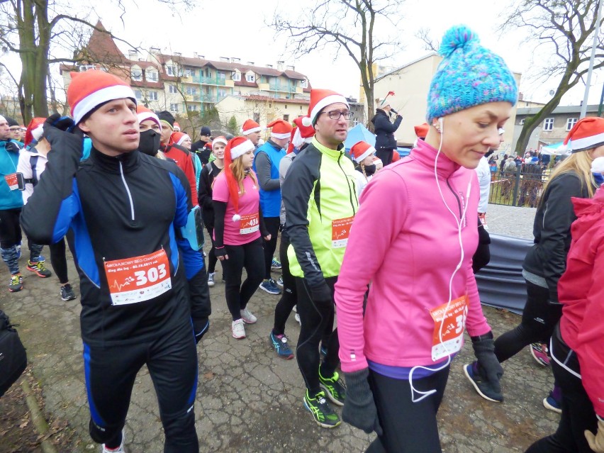 Mikołajkowy Bieg Charytatywny dla Izy. Setki bydgoszczan pobiegło nad Kanałem! [zdjęcia, wideo]