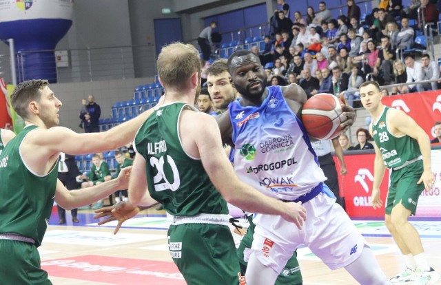 Koszykarze Enei Zastalu BC Zielona Góra wygrali na wyjeździe z MKS-em Dąbrowa Górnicza 108:88.