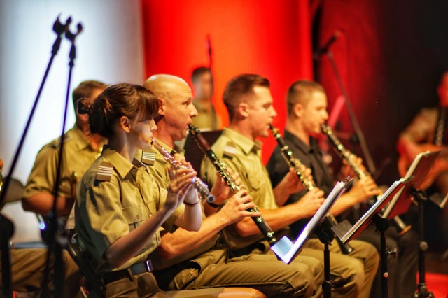 Koncert Orkiestry Wojskowej w Żagania w sali widowiskowej Luna zorganizowano w ramach obchodów Narodowego Święta Niepodległości.