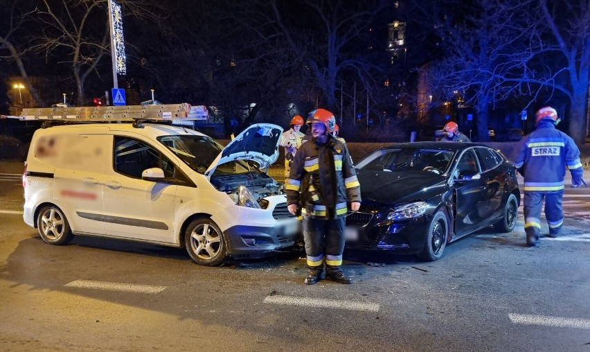 Zderzenie volvo z fordem na ul. Jagiellońskiej w Przemyślu. To była kolizja [ZDJĘCIA]