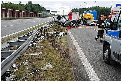 Trzy osoby zostały ranne w wypadku na A4 w Rudzie Śląskiej. BMW dachowało