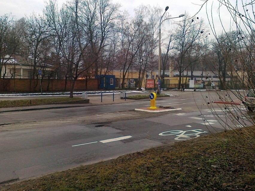 Wrocław: Najdłuższa nowa ścieżka rowerowa już zniszczona (LIST, ZDJĘCIA)