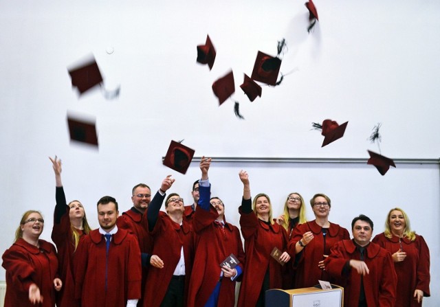 Wręczenie dyplomów absolwentom Wyższej Szkoły Zarządzania i Przedsiębiorczości w Wałbrzychu