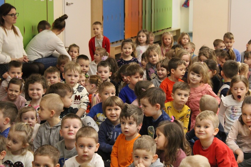 Akcja promowania czytelnictwa w Przedszkolu Edu Kids w Bogdanowie [ZDJĘCIA I VIDEO]