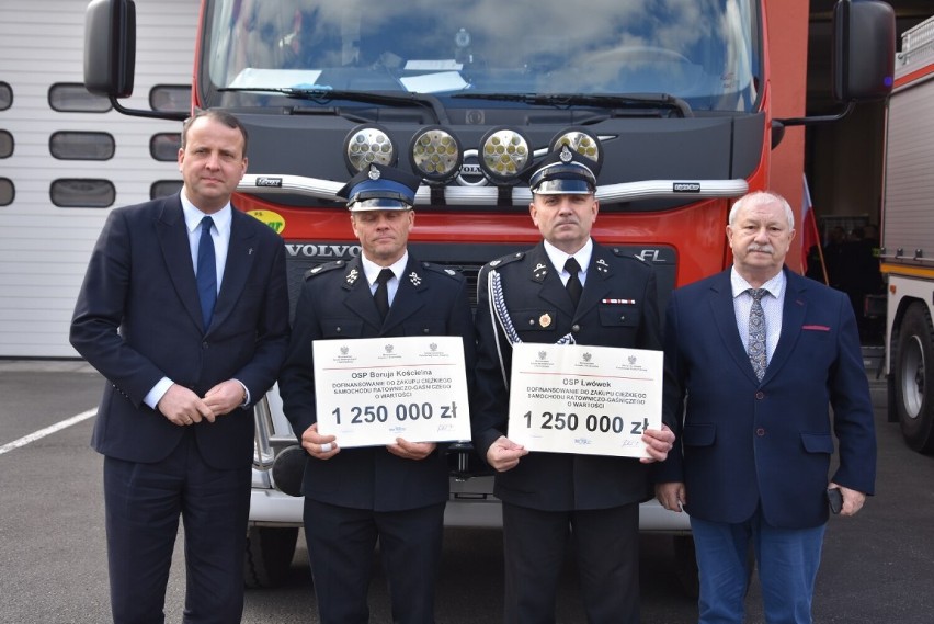 Wręczenie promes na zakup nowych wozów strażackich!