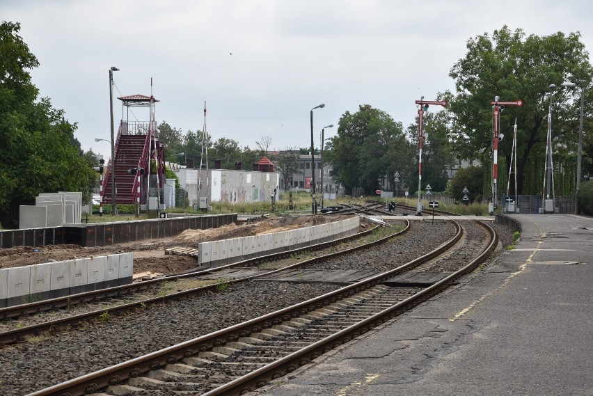 Nowe perony, wiaty, ławki i oświetlenie. Trwa remont stacji...