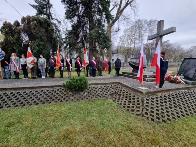 Mieszkańcy i przedstawiciele miasta Jaworzno uczcili pamięć pomordowanych osiemdziesiąt lat temu pracowników kolei.