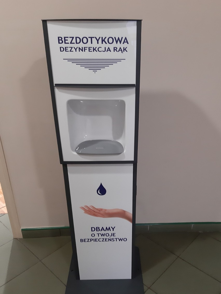 Miedzichowo. Na terenie gminy zamontowano stacje do naprawy rowerów i urządzenia do dezynfekcji 