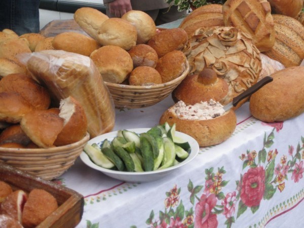 Podczas tegorocznej imprezy największą popularnością cieszył się chleb ze smalcem i skwarkami w towarzystwie ogórka małosolnego