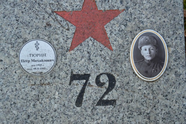 Cmentarz wojenny przy ul. Kożuchowskiej oraz przy Lotników Alianckich w Żaganiu. Zobacz nowe tabliczki, a nawet nagrobki, które tam się pojawiły