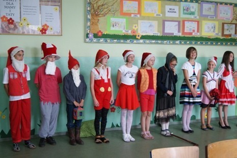 Szkoła Podstawowa w Dębnicy: Uczniowie przygotowali niespodzianki dla rodziców