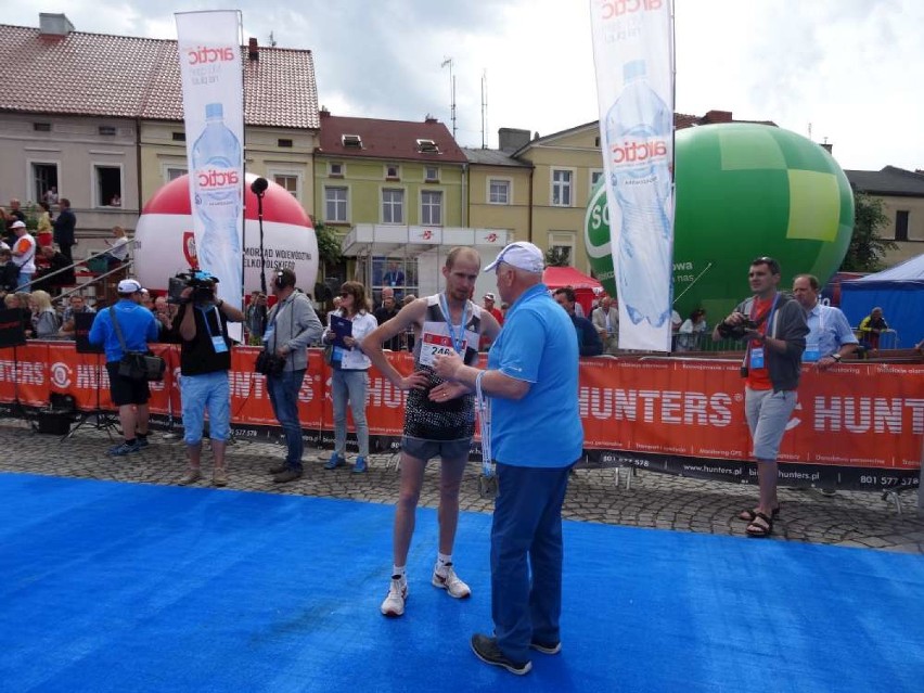 X Półmaraton Słowaka: Meta- wręczenie medali FOTO