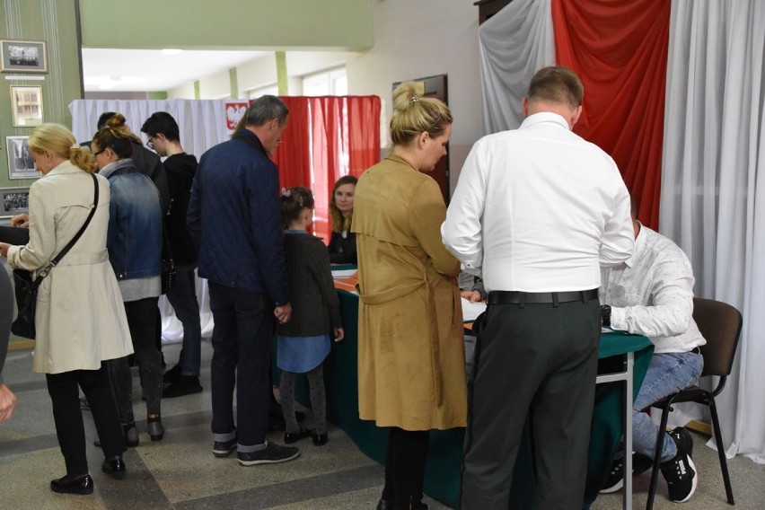 Wybory parlamentarne 2019: frekwencja wyborcza na godz....